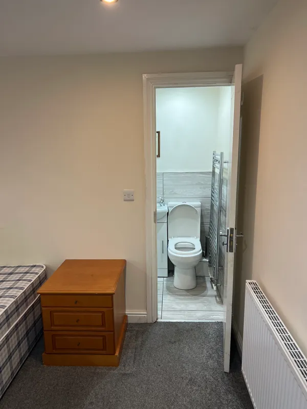 72 Derby Grove, NG7 1PF – 6-Bedroom En-suite Student House - Thumbnail 19